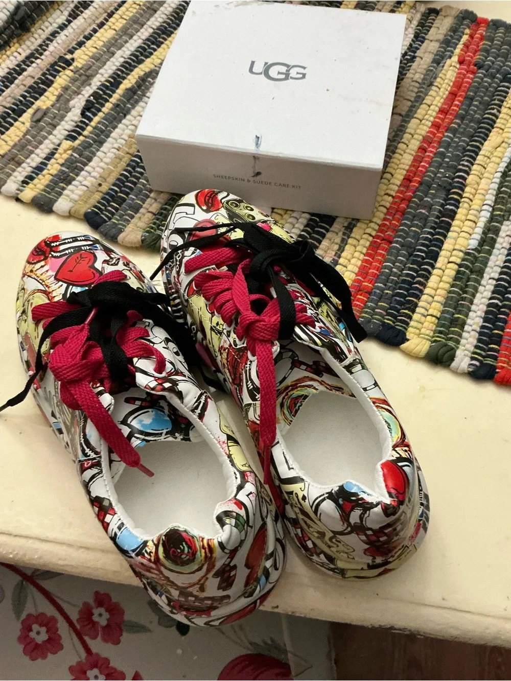 Women's colorful graphic sneakers with red and black laces size 43 EU